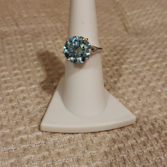Moissanite Jewelry - 6.00 Carat VVS1 (Clarity) Caribbean Blue Round Cut